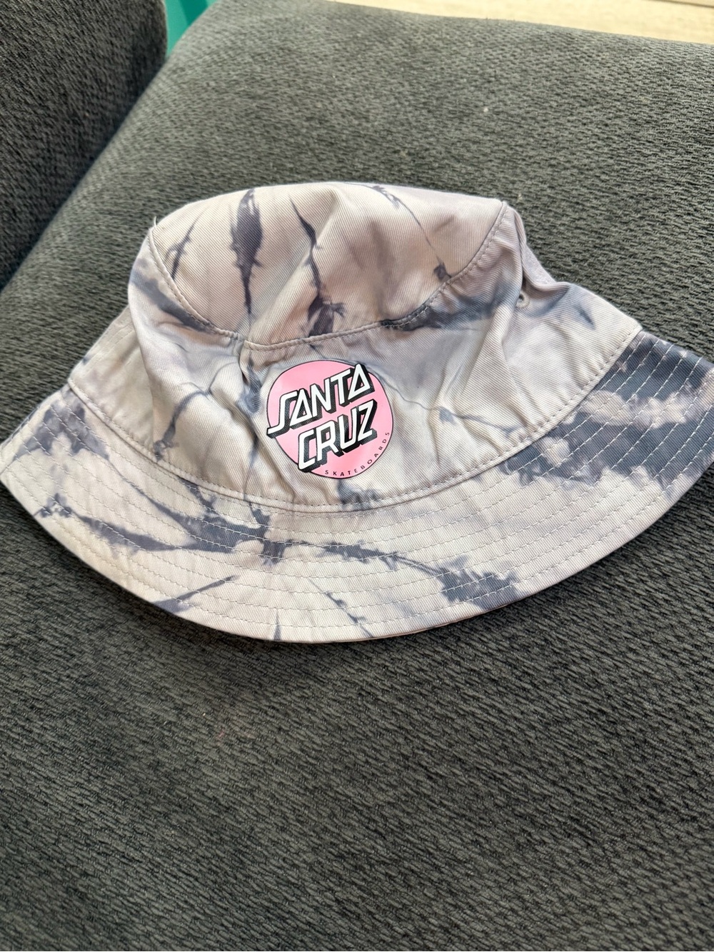Santa Cruz Skateboards Kids Tie-Dye Bucket Hat - Pink Logo on Gray Tie-Dye